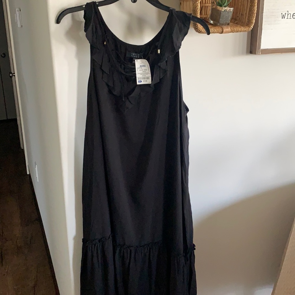 Black sleeveless dress